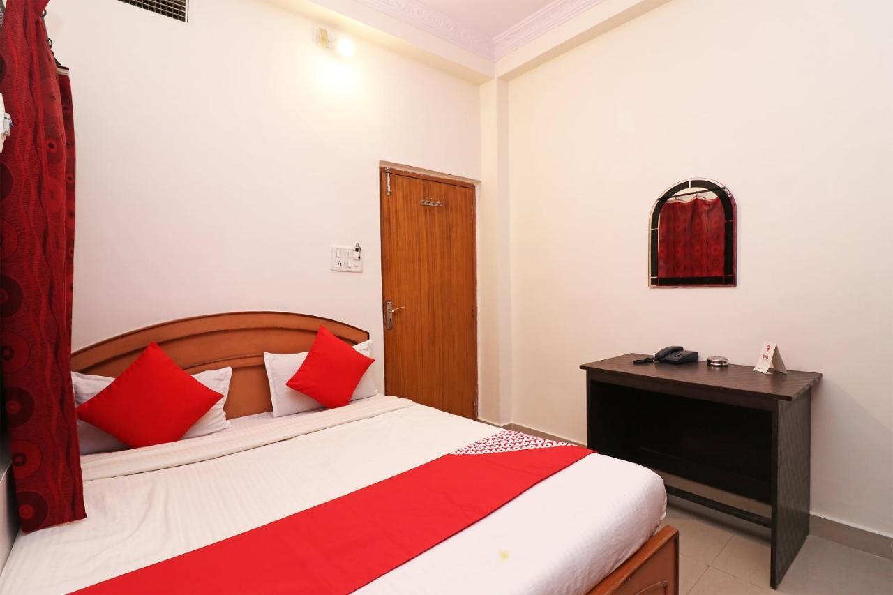 Oyo 1021 Hotel Gayatri Residency Tirath Exterior foto